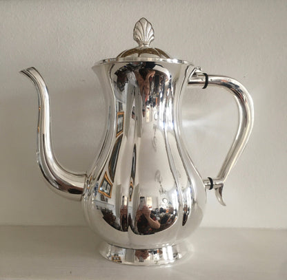 Silver coffee set with sugar bowl and cream jug in the 830s by David Andersen.