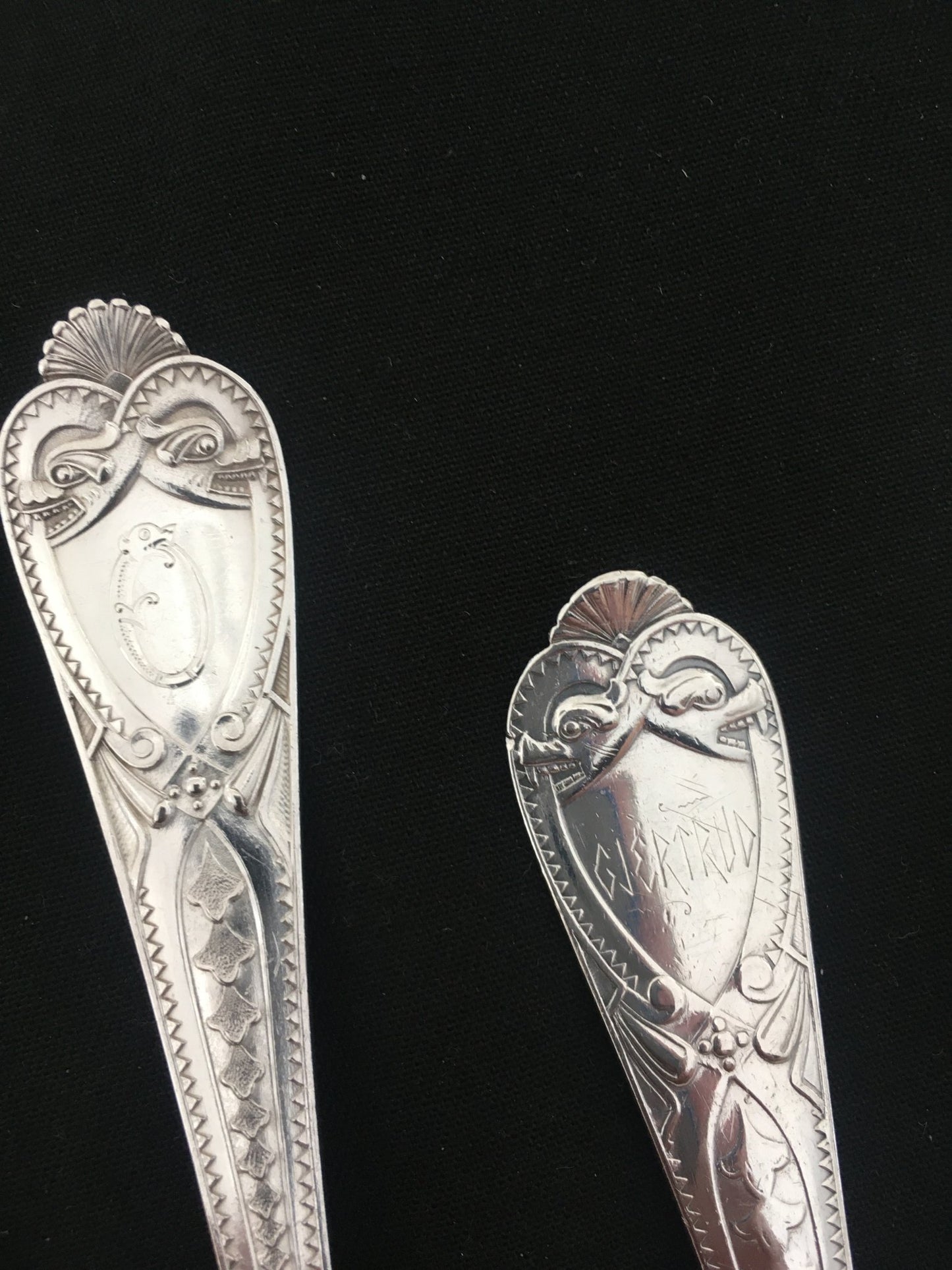 Romansk Sølvbestikk Gravering