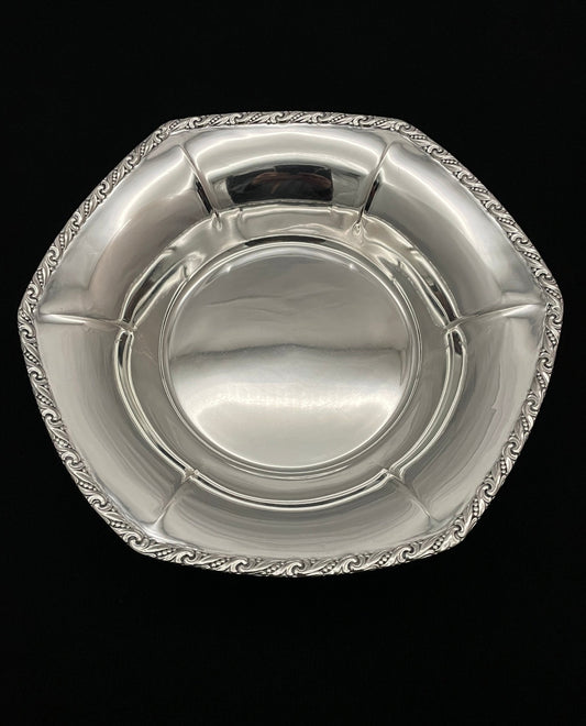 Sølvbolle av Thune i 830s