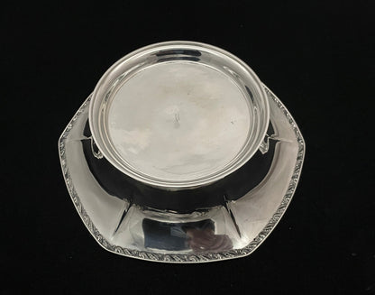 Sølvbolle av Thune i 830s bakside