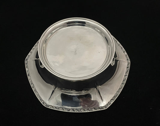 Sølvbolle av Thune i 830s bakside