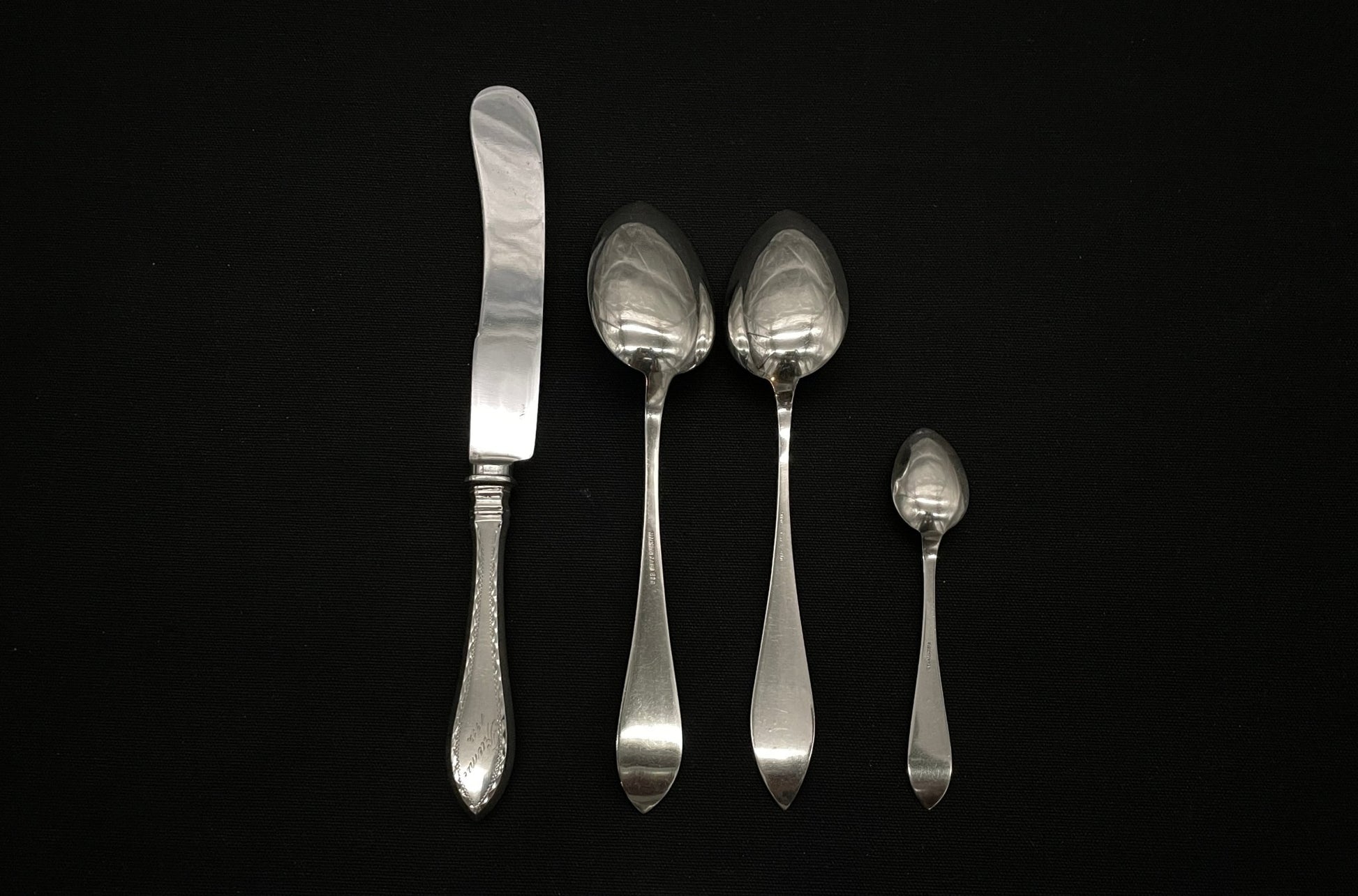 Spissgravert Sølvbestikk Bakside