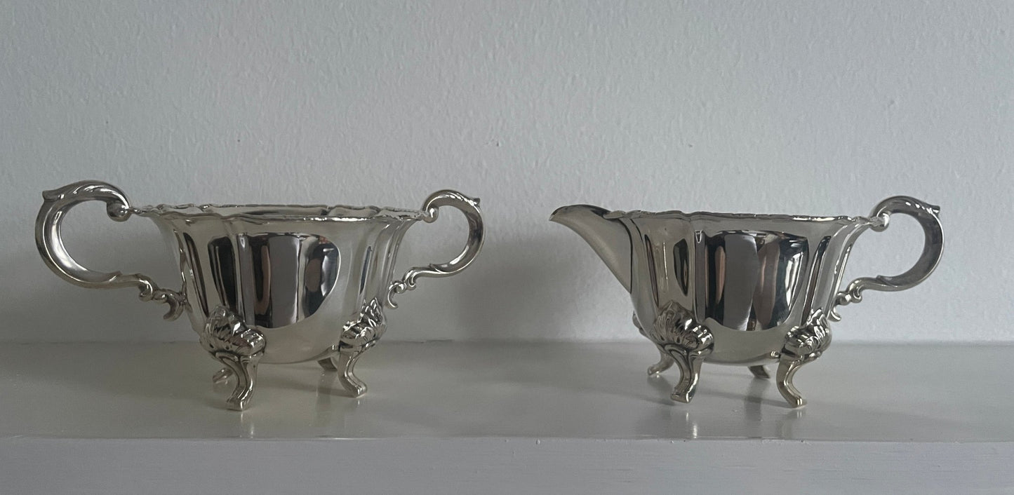 Sett nr 5 Sukkerkopp og fløtemugge Brødrene Lohne fra siden