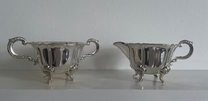 Sett nr 5 Sukkerkopp og fløtemugge Brødrene Lohne fra siden