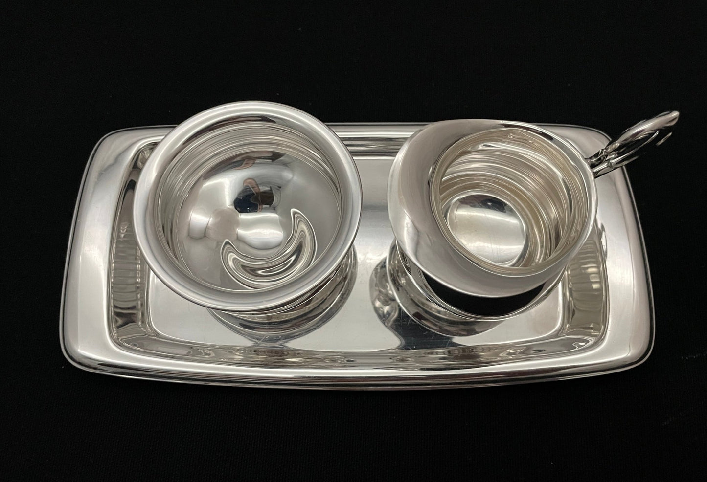 Sett 1 Sukkerkopp og fløtemugge Brødrene Lohne på brett