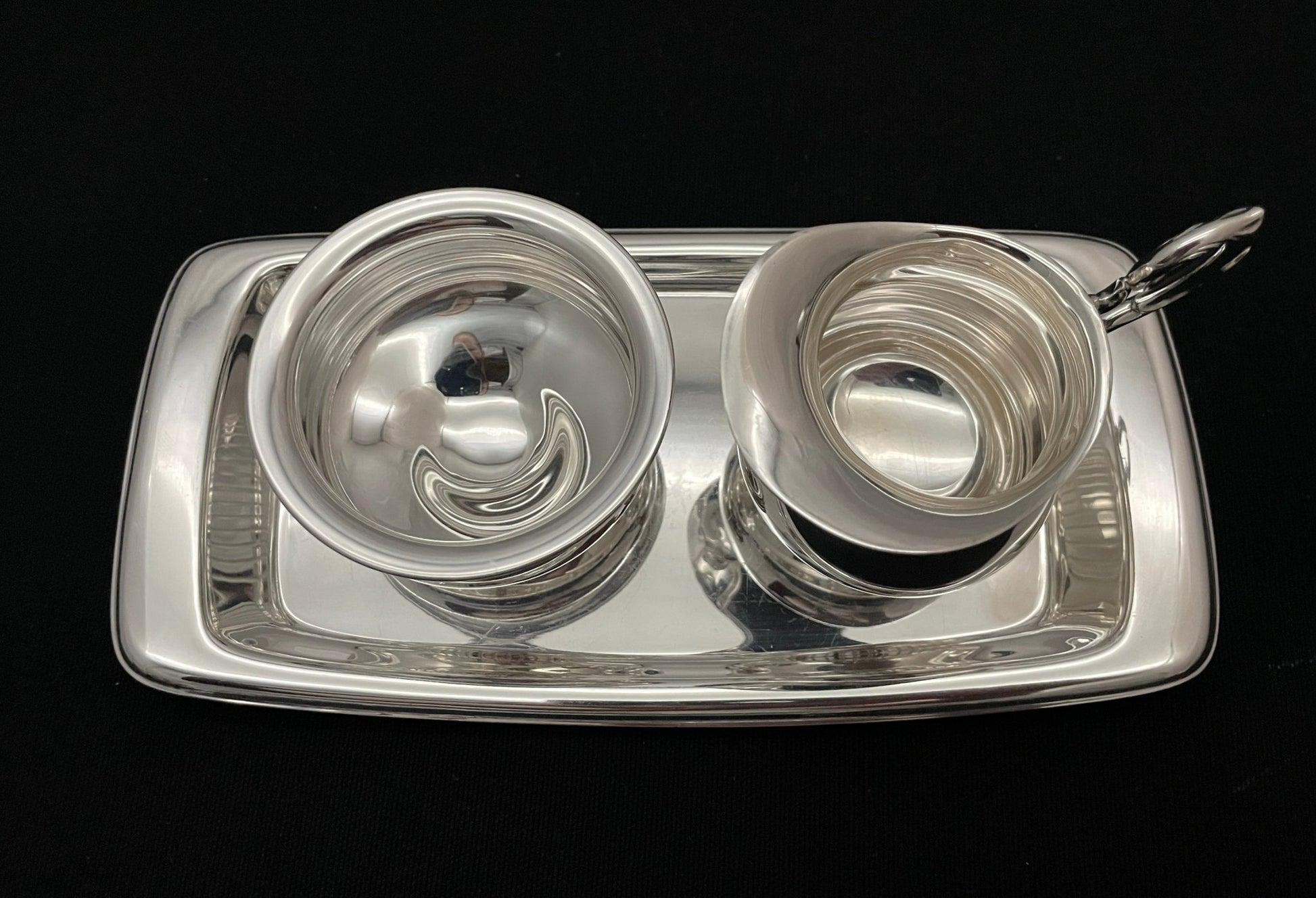 Sett 1 Sukkerkopp og fløtemugge Brødrene Lohne på brett